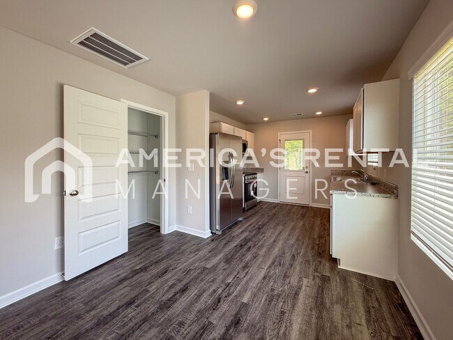 Building Photo - 651 Antler Wy