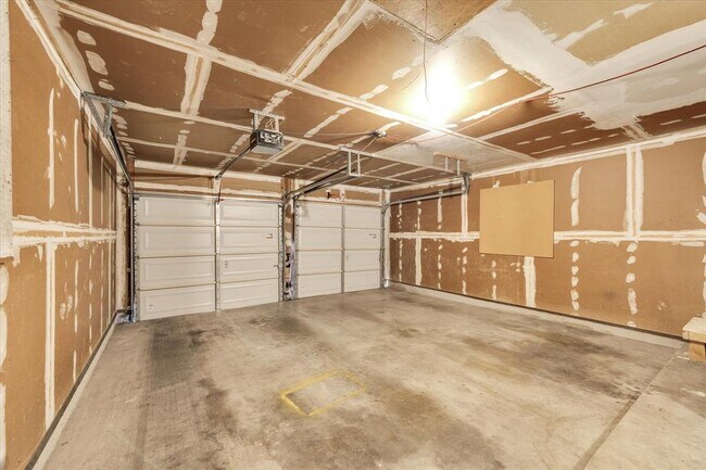 Building Photo - 1467 S Meadows Dr