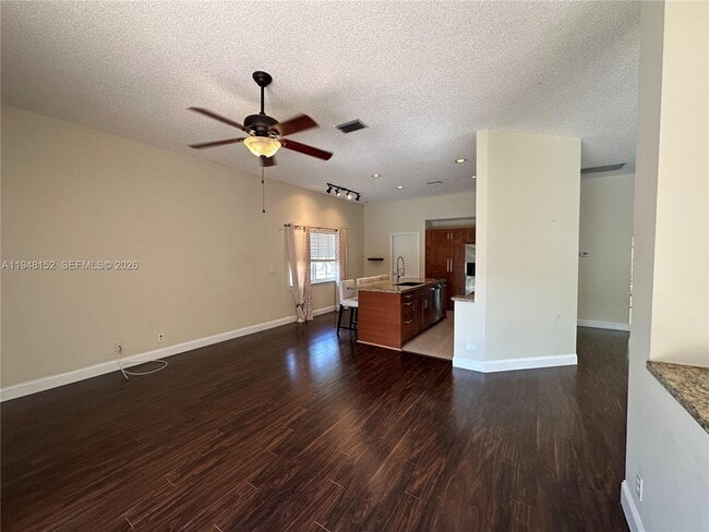 Building Photo - 4192 Laurel Ridge Cir