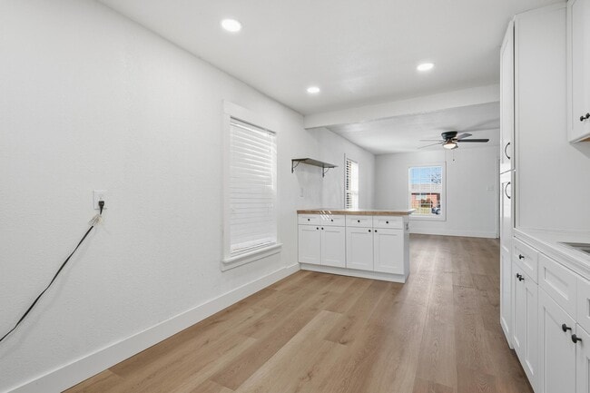 Building Photo - 541 E N 18th St