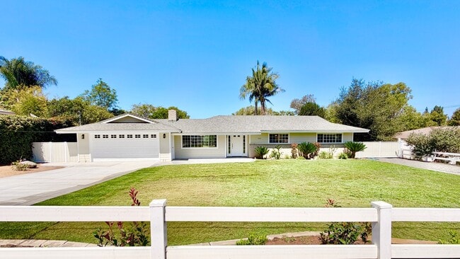 Building Photo - Lovely Single Story Home, Great Neighborhood, Amazing Yard Space, Close distance to Downtown Fall...