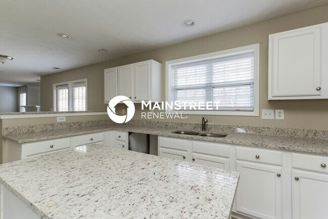 Building Photo - 4 Bedroom Pet-Friendly Home in Acworth, GA with Main Street Renewal