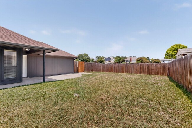 Building Photo - Beautifully Renovated Home In Carrollton Ready For Move-in