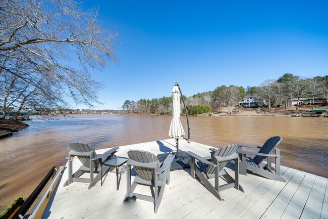 Building Photo - Lakefront Oconee Home