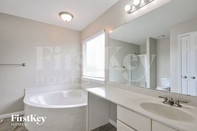 Building Photo - 124 Royallsprings Pkwy