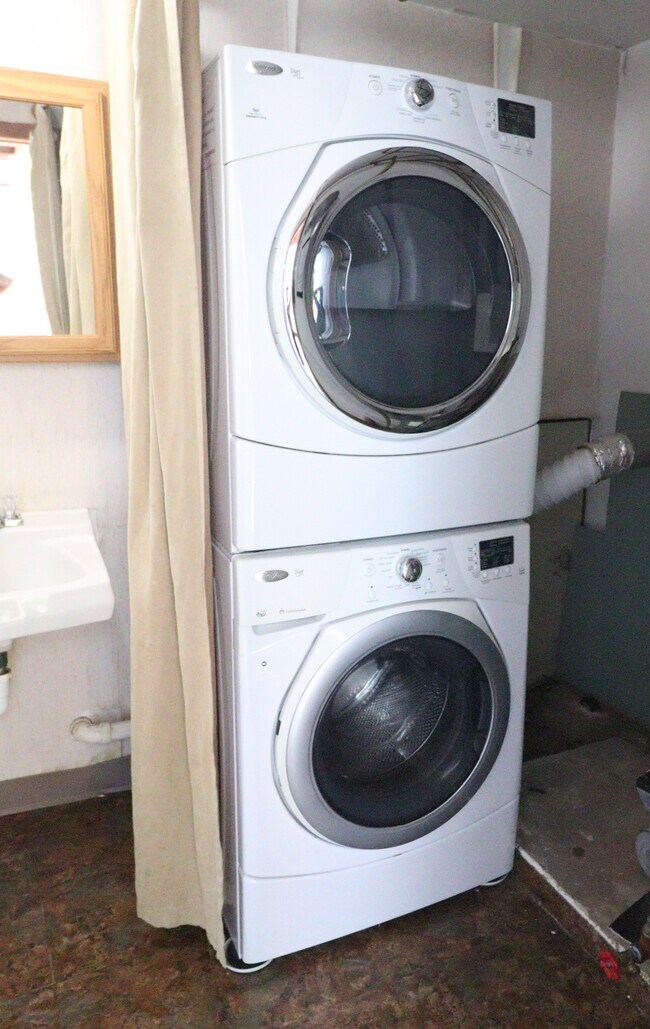 Building Photo - 270 Connetquot Rd