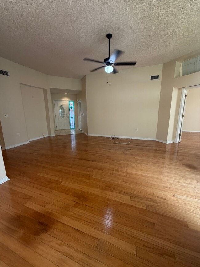 Building Photo - First floor condo in gated East Lake Woodlands of Oldsmar with one car garage