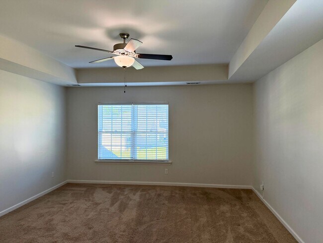 Building Photo - Spacious 5-bedroom, 3-bath home featuring two additional flex rooms!