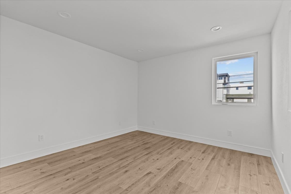 Building Photo - 860 N Hudson Ave