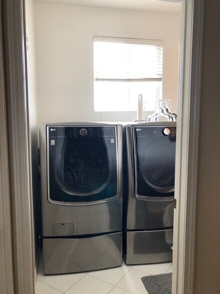 Laundry Room - 632 Meyer Ln