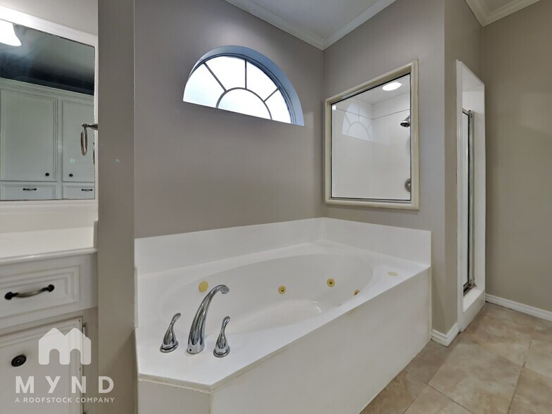 Building Photo - 14226 Reissen Ln