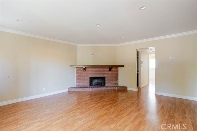 Building Photo - 909 E Garfield Ave