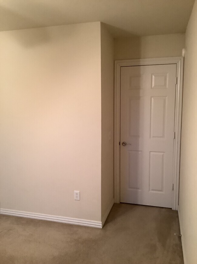 Guest bedroom (west) - 431 Firewood Dr