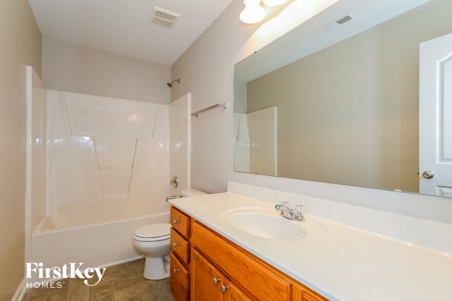 Building Photo - 16034 Stuarts Draft Ct