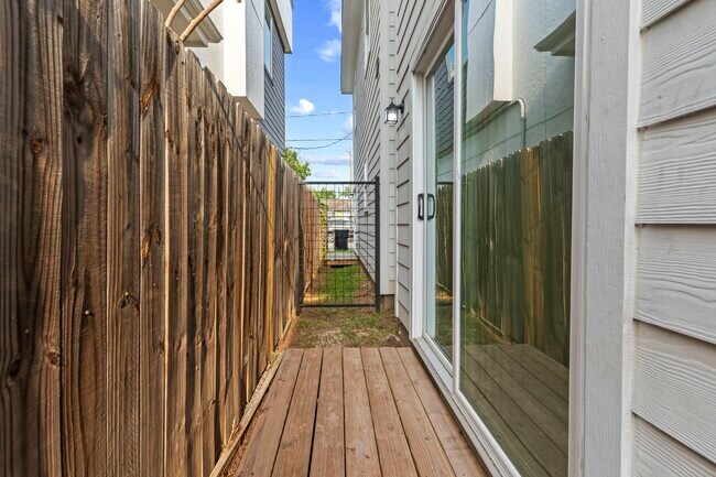 Building Photo - 1517 Egypt St