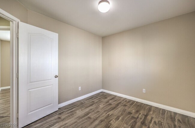 Building Photo - 7987 Delft Blue St