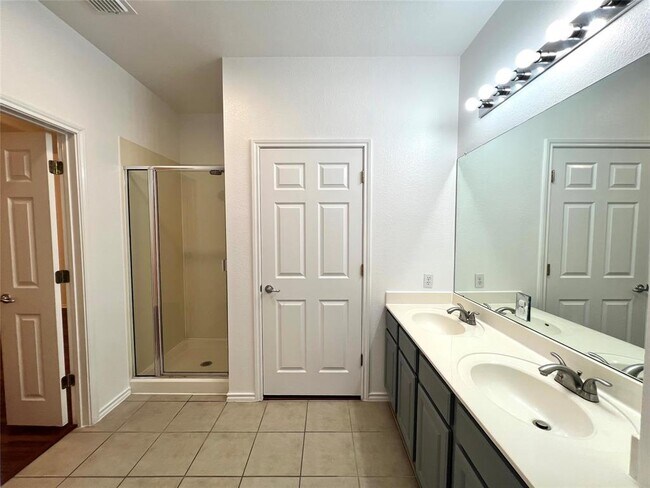 Building Photo - 10909 Reliance Creek Dr