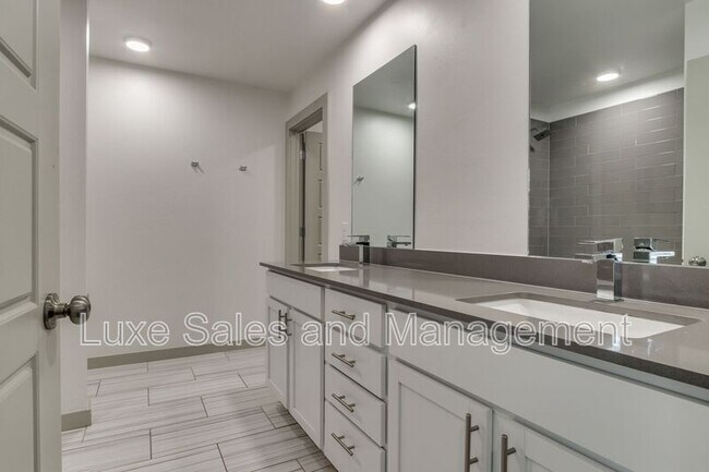 Building Photo - 7907 NW 135th Terrace