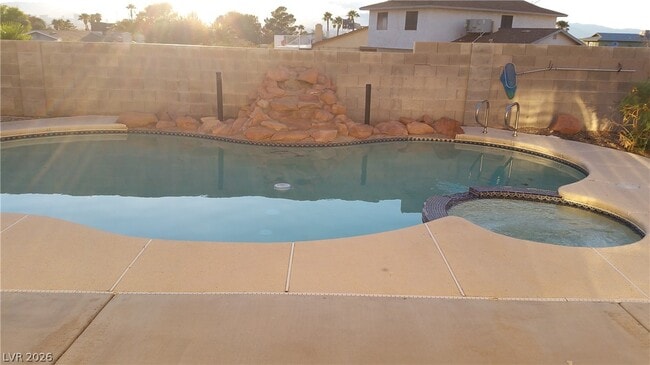 Building Photo - 1745 Mt Hood St