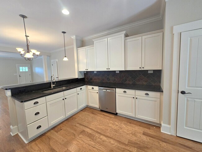 Building Photo - 435 Belvedere Dr