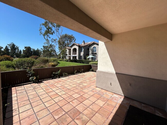 Building Photo - Beautiful 2 Bed 2 Bath Tustin Ranch Condo With Golf Course Views!