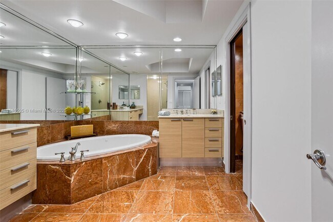Building Photo - 3535 S Ocean Dr