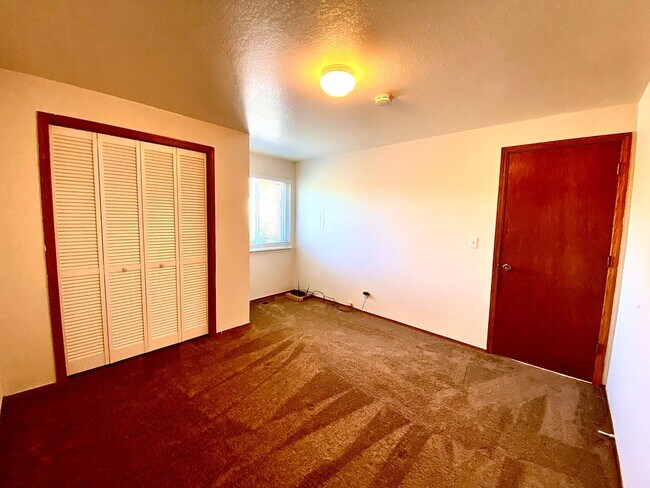 Building Photo - 1305 E Boise Ave
