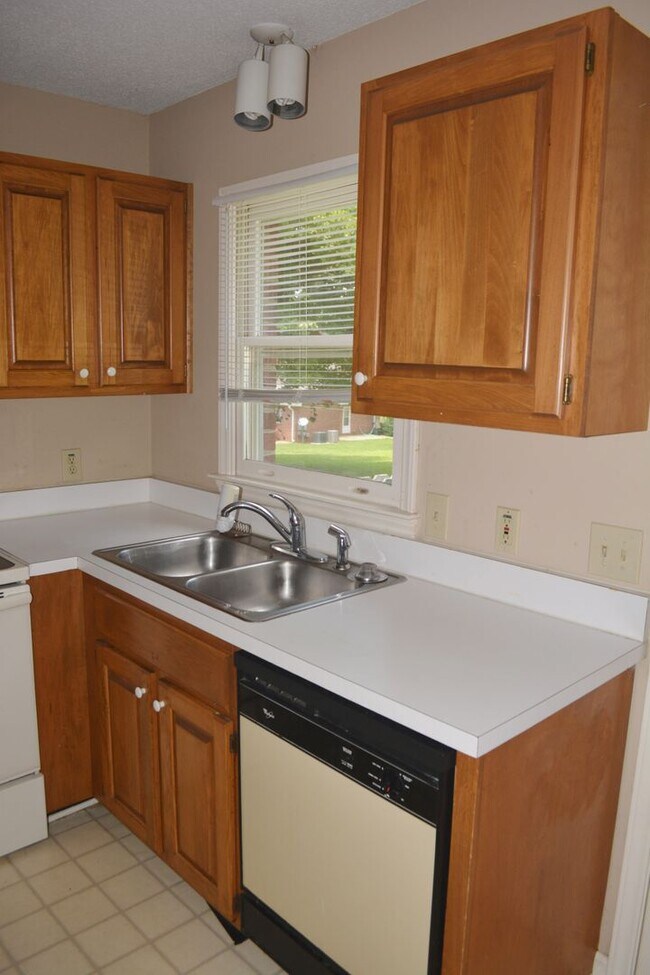 Building Photo - 2 Bed/ 1 Bath Duplex in Downtown Lillington