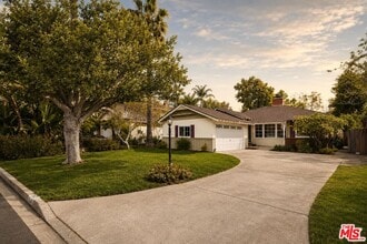 Building Photo - 13143 Valleyheart Dr