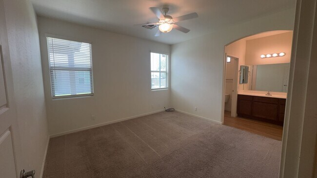 Building Photo - 2350 S Olivewood