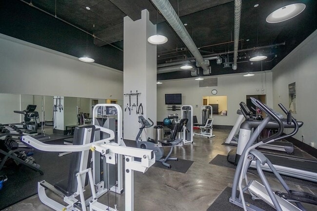 Building Photo - 915 Franklin St