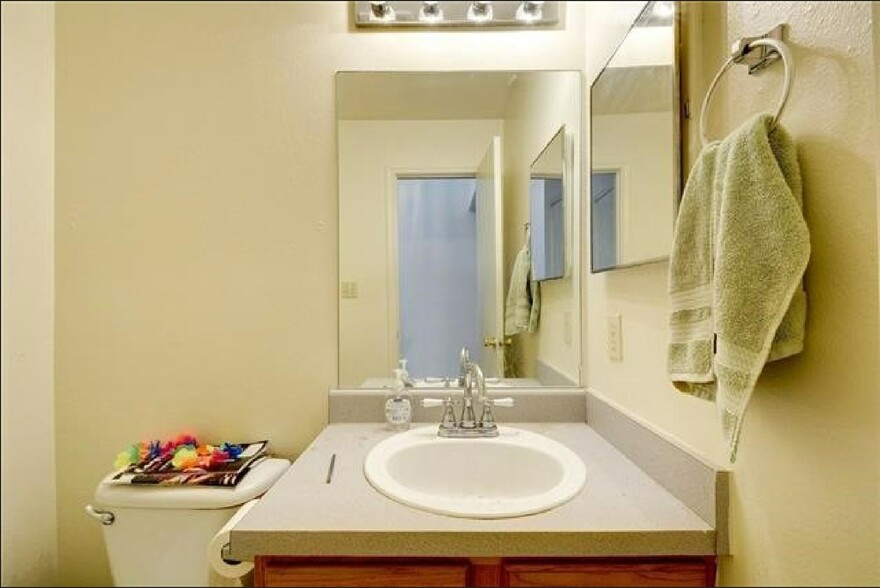Downstairs Half Bath - 947 Sagewood Trail