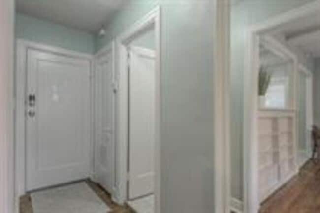 Building Photo - 722 W 37th St