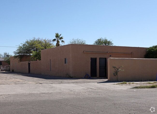 Building Photo - 104-112 E Alturas