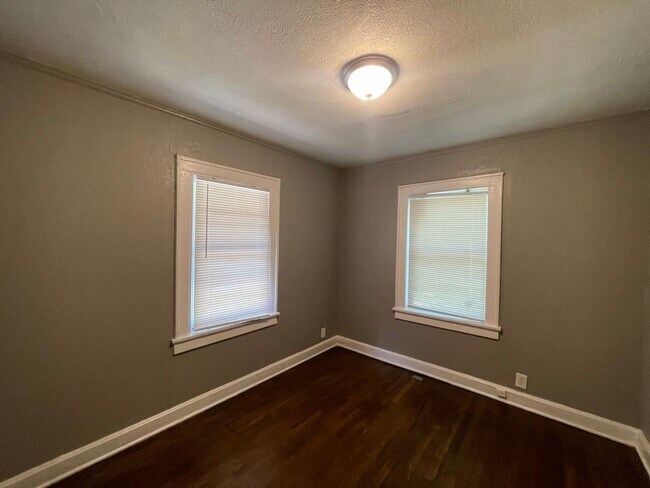 Building Photo - Available Now, 2 Bed 1 Bath Home off 71 HWY