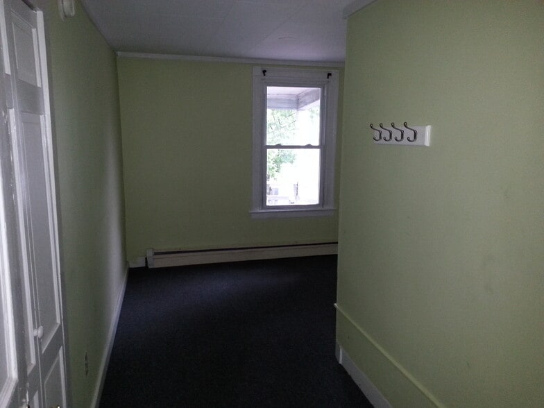 Building Photo - 188 Pine St