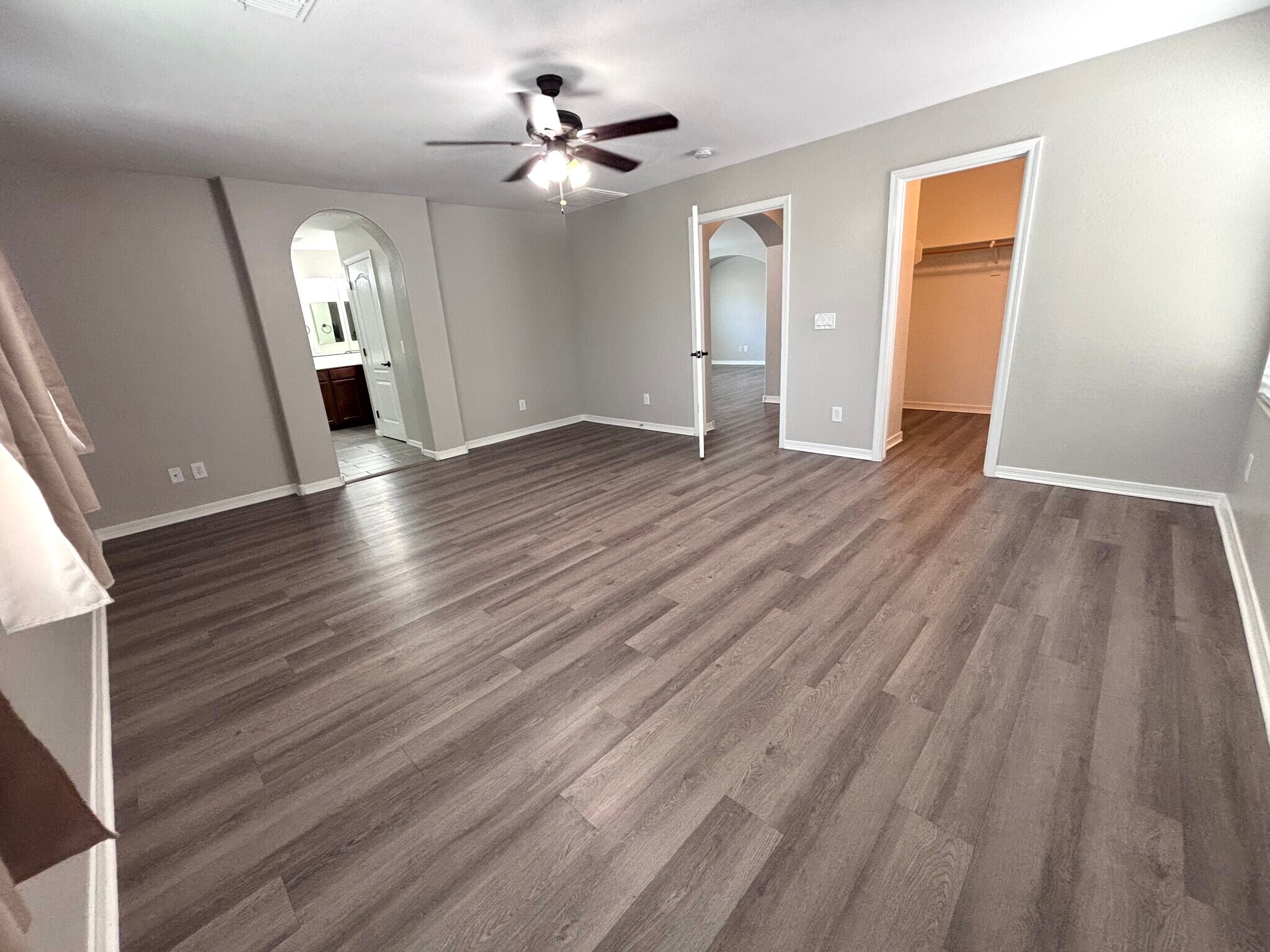 Building Photo - 947 S Utilis Dr