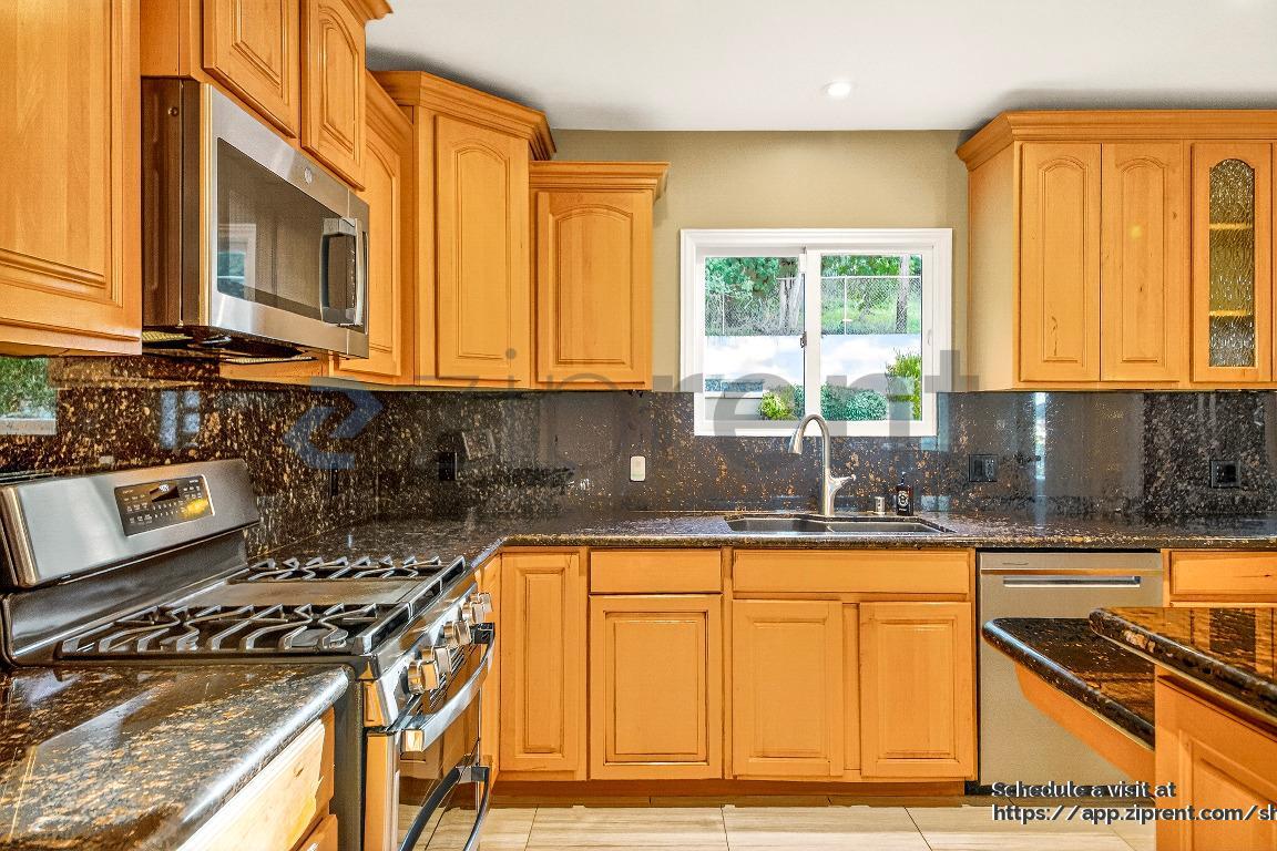 Building Photo - 5187 Llano Dr