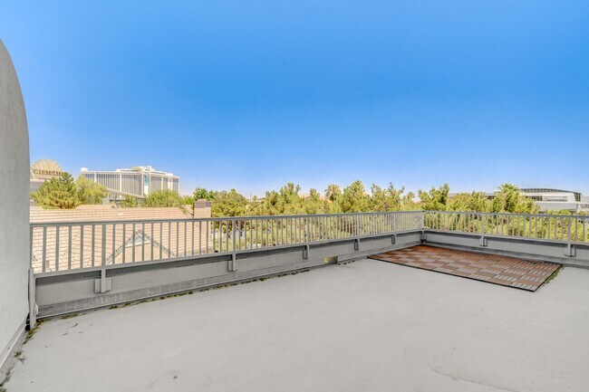 Building Photo - Highrise with view of Sphere
