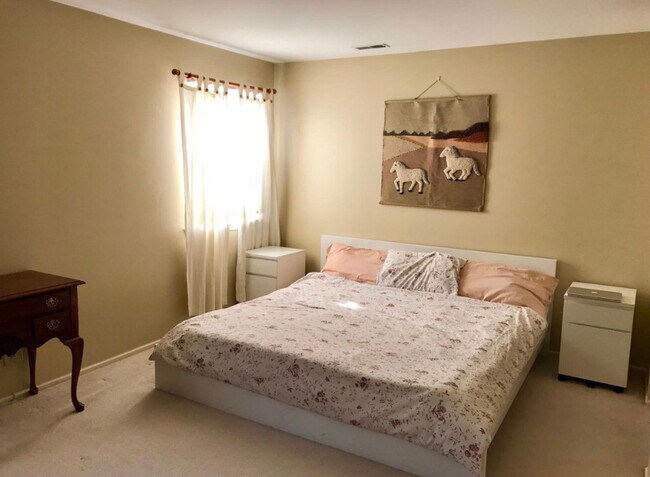 Master bedroom - 2403 Mallow Ct