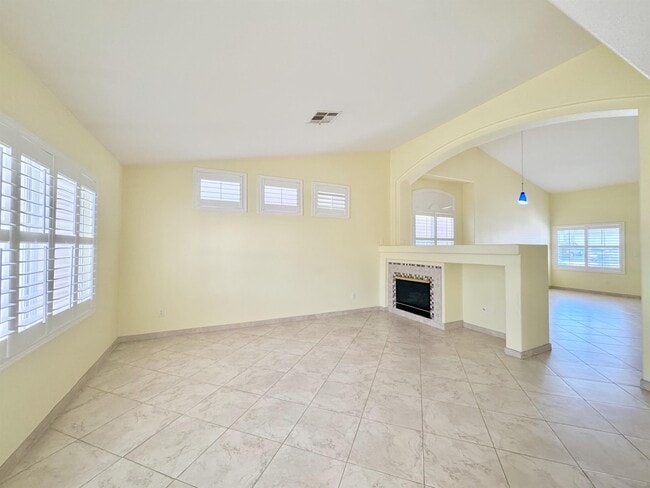 Building Photo - 8159 Dinsmore Dr