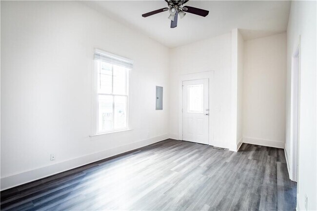Building Photo - 1353 Finley St NE