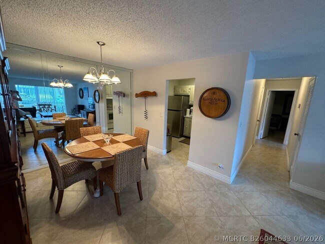 Building Photo - 6219 Bay Club Dr