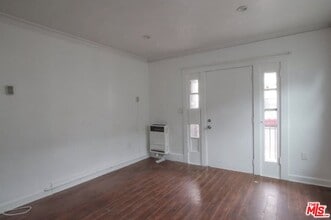 Building Photo - 1056 W 42nd Pl