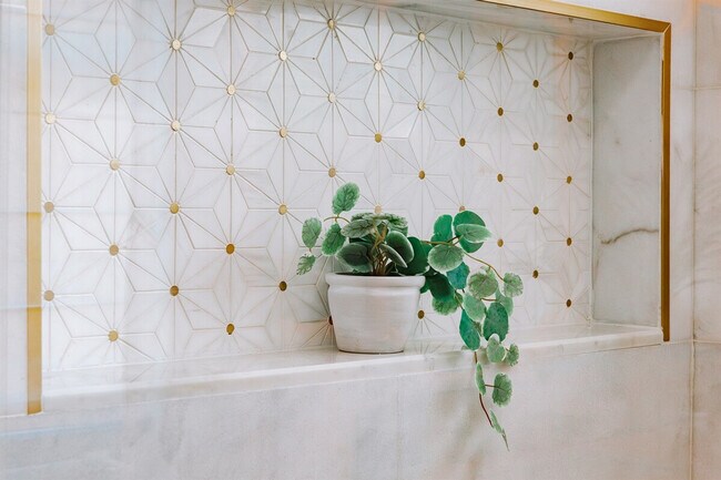 Building Photo - 610 38th St