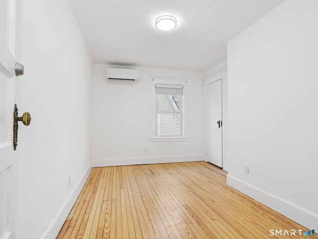 Building Photo - 27 5th St