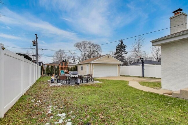 Building Photo - 710 S Hawthorne Ave