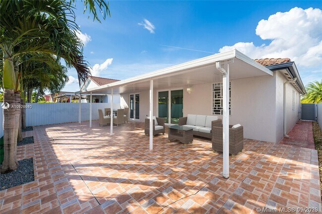 Building Photo - 15438 SW 23rd Ln