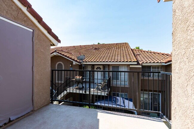 Building Photo - Spacious 2 Bedroom, 2 Bath – End Unit with...
