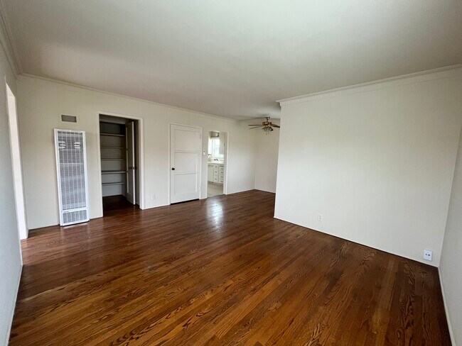 Living / Dining - 7026 Flight Ave